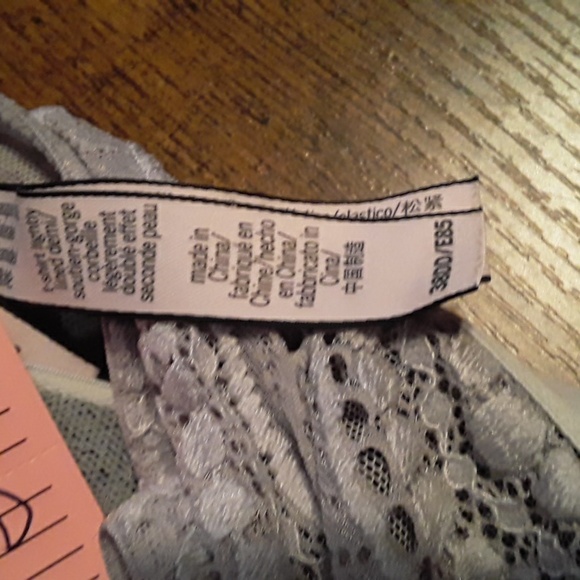 Gorgeous 38DD Victoria's Secret Grey Lace Padded underwire Bra - Picture 9 of 9